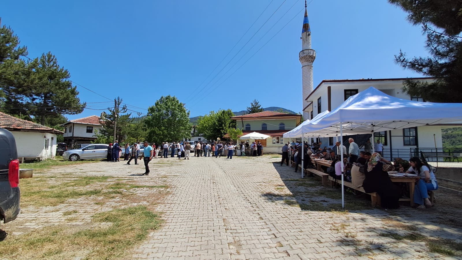 Yeniceköy Meydanı